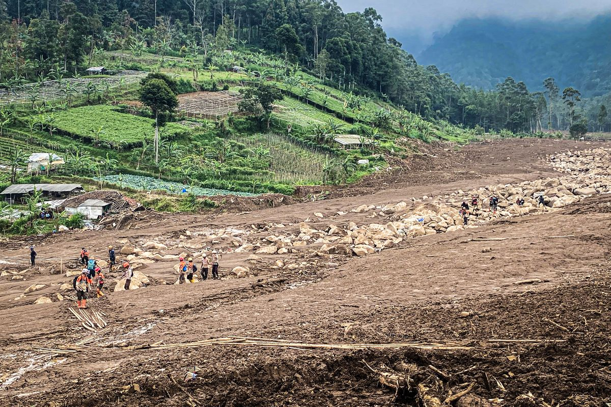 Longsor Cisarua Bandung Barat