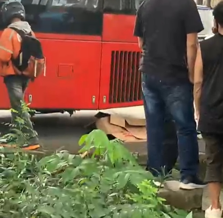 Pejalan Kaki Tewas Terlindas Bus Transjakarta