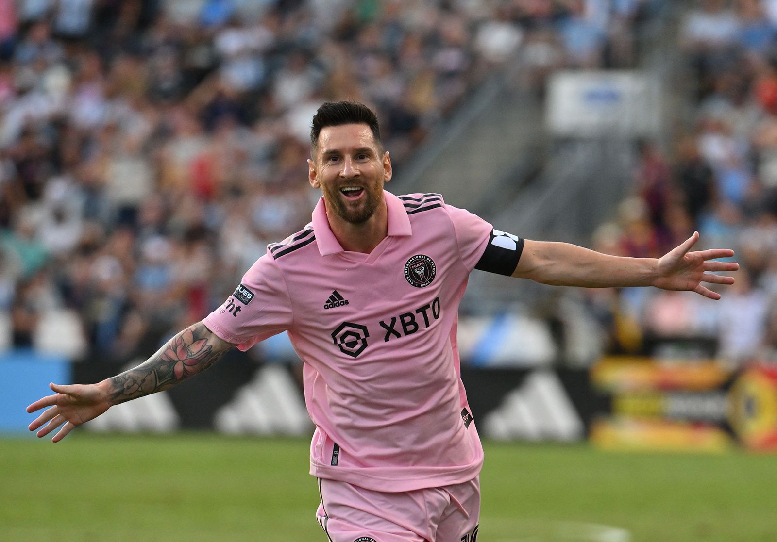 Messi Cetak Gol ke Gawang Barcelona SC